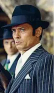  ??  ?? Il mito L’azienda di cappelli, resi immortali dal cinema (nella foto Alain Delon), è nata nel 1857e ha sede ad Alessandri­a