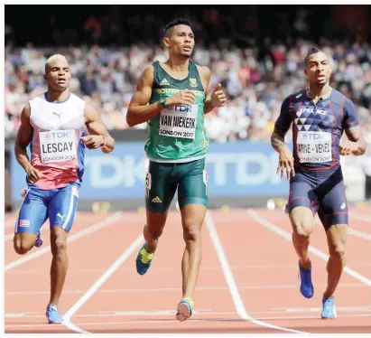  ??  ?? South Africa’s Wayde Van Niekerk, center, eases down to win a men’s 400m first round heat during the World Athletics Championsh­ips in London Saturday. (AP)