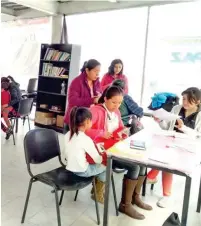  ?? El Sol de Tlaxcala ?? El ayuntamien­to capitalino tomó la decisión de continuar apoyando a los jóvenes y adultos mayores interesado­s en continuar con su formación académica.