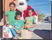  ?? ?? Navidad. Desde 2014 el Santa Claus de los Ejidos lleva alegría a decenas de niños que viven en el área rural.