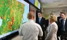  ?? ?? NSW premier Chris Minns, second left, among officials at the Shoalhaven emergency management centre in Nowra on Monday as a large bushfire burned on the NSW south coast. Photograph: Dean Lewins/ AAP