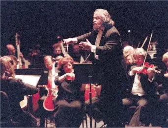  ?? Christine Cotter Los Angeles Times ?? ECONOMICAL TECHNIQUE ON THE PODIUM Cleve conducts the Pacific Symphony at the Orange County Performing Arts Center in 1995. Though he conducted works by a range of composers, the Vienna-born Cleve had a particular affinity for Mozart.