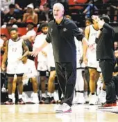  ?? MEG MCLAUGHLIN U-T ?? Aztecs men’s basketball coach Brian Dutcher has a veteran team that knows how to win.