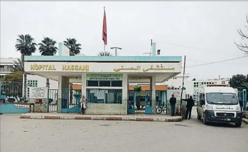  ?? STRINGER / AFP ?? L’hospital Hassani, a Nador, on van ser traslladat­s 16 dels cadàvers recuperats davant de Melilla