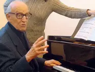  ??  ?? Al piano Un’immagine recente del maestro Bruno Rigacci