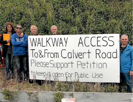  ??  ?? Moturoa residents want the walkway to remain accessible.