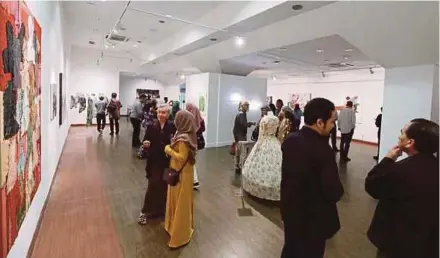  ??  ?? Pameran lukisan menghimpun­kan pelukis wanita Asia Tenggara di Balai Seni Lukis Negara.