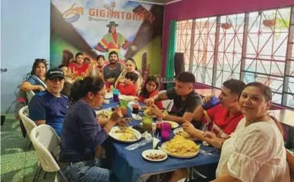  ?? LA GIGANTONA ?? En La Gigantona buscan que la gente sienta a Nicaragua en el corazón, no solo en el plato.