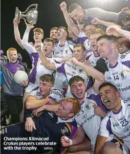  ?? INPHO ?? Champions: Kilmacud Crokes players celebrate with the trophy