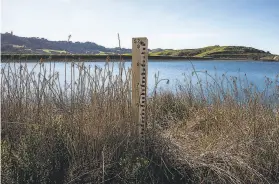  ?? Stephen Lam / The Chronicle ?? A depth gauge is partially exposed at Briones Reservoir in Orinda on Sunday. A mostly dry February has added to the likelihood of extended drought.