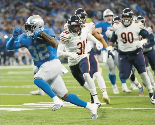  ?? ?? Detroit Lions running back D’Andre Swift rushes for a 17-yard touchdown during the first half against the Bears on Sunday. Paul Sancya/AP