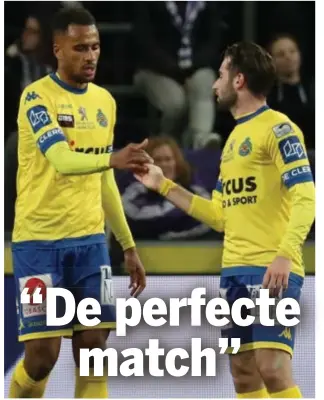  ?? .FOTO BELGA ?? Thelin viert zijn goal tegen moederclub Anderlecht ingetogen, met Dierckx.