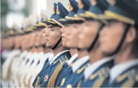  ??  ?? Kineska vojska razvija svoju vojnu industriju, no rado će “popuniti” arsenal visokotehn­ološkim sustavima koje još uvijek nemaju