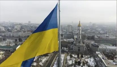  ?? Mstyslav Chernov/Associated Press ?? A Ukrainian national flag waves over the center of Kharkiv, Ukraine’s second-largest city, in 2022.