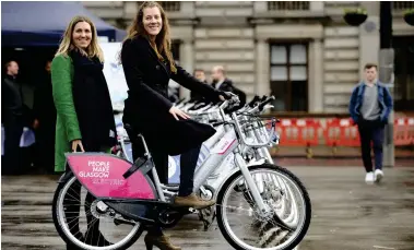  ?? Picture: Jamie Simpson ?? Nextbike managing director Krysia Solheim, right, with Councillor Anna Richardson