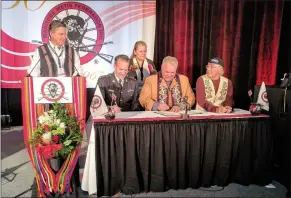  ?? THE CANADIAN PRESS/HO - RCMP ?? RCMP Deputy Commission­er Kevin Brosseau, seated left to right, Manitoba Metis Federation President David Chartrand and Metis National Council President Clement Chartier take part in a signing ceremony at the Manitoba Metis Federation’s Annual General...