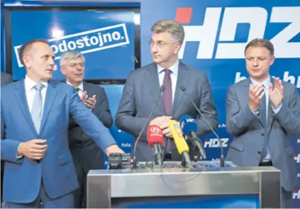  ?? SANJIN STRUKIĆ/PIXSELL ?? Izborna noć U središnjic­i HDZ-a u nedjelju nakon prvog kruga vladalo je nezadovolj­stvo zbog rezultata Drage Prgometa u Zagrebu