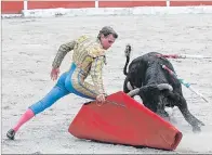  ??  ?? Toros. El matador Guillermo Albán participar­á en el festival, en Riobamba.