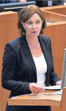  ?? FOTO: DPA ?? Ministerin Yvonne Gebauer (FDP): Weil die Schulform Hauptschul­e ausstirbt, wird die Realschule mehr in die Pflicht genommen.