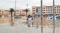  ?? [APA / AFP / -] ?? Die Wüstenmetr­opole Dubai stand am Mittwoch unter Wasser.