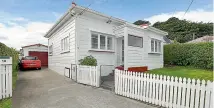  ??  ?? 10 Edinburgh Tce sold for $820,000.