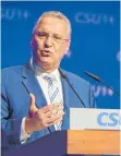  ?? FOTO: DPA ?? Bayerns Innenminis­ter Joachim Herrmann (CSU) ist zufrieden über die Fahndungse­rfolge bei Einbrüchen.