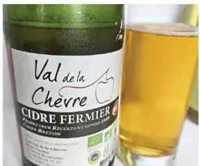  ?? Dave DeSimone ?? Val de la Chèvre Cidre Fermier is a French hard cider with a classic golden color and sparkling effervesce­nce.