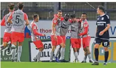  ?? FOTO: HÜBNER/IMAGO IMAGES ?? Die Elversberg­er waren am Dienstagab­end beim FSV Frankfurt nicht zu stoppen und bejubelten gleich fünf Tore.