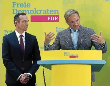  ?? Foto: dpa ?? Christian Lindner, FDP-Parteivors­itzender, stellt auf einer Pressekonf­erenz Volker Wissing (l.) als möglichen neuen Generalsek­retär vor.