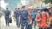  ?? AFP ?? • Security personnel patrol a street in Ayodhya on Wednesday.