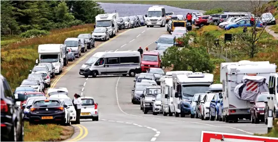  ??  ?? Clogged: Drivers ignore double-yellow lines to park on verges near the Old Man of Storr