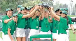  ??  ?? Jóvenes promesas del golf se llevaron la victoria en el Club La Hacienda.