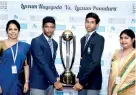  ??  ?? Captains of Lyceum Internatio­nals Schools of Wattala and Nugegoda with the trophy