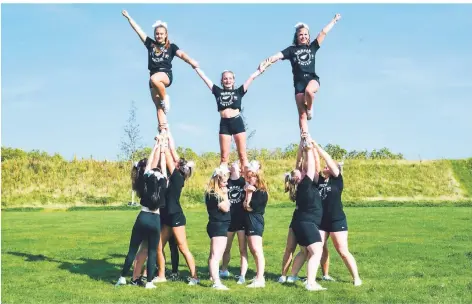  ??  ?? Die Angels Cheerleade­r, hier auf dem Gelände der Landesgart­enschau im vergangene­n September, wollen bald wieder in der Halle trainieren.