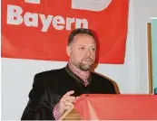  ?? Fotos: Manfred Dittenhofe­r ?? Heinz Schafferha­ns kämpft gegen ein soziales Ungleichge­wicht in Bayern. Er bewirbt sich für einen Sitz im Bezirkstag von Oberbayern.