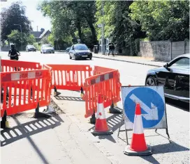  ??  ?? Roadworks Sections of the sidewalk are affected on Wellhall Road