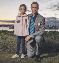  ?? Picture: JERAD WILLIAMS ?? Sgt David Walsh with daughter, Aislin, 6.