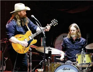  ?? ROBB COHEN PHOTOGRAPH­Y & VIDEO/ROBBSPHOTO­S.COM ?? Chris Stapleton returns today for a concert at Ameris Bank Amphitheat­re in Alpharetta.