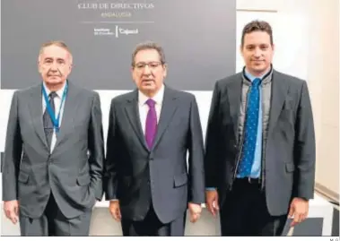 ?? M. G. ?? José Luis Manzanares y Antonio Pulido, ayer, en el Instituto de Estudios Cajasol.