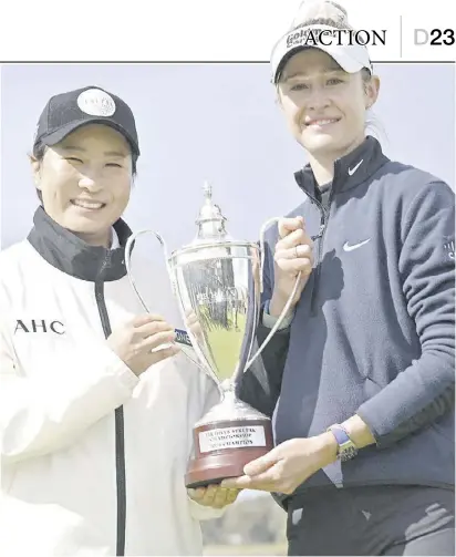  ?? ORLANDO RAMIREZ/AGENCE FRANCE-PRESSE ?? NELLy Korda (right) strikes a pose with Hall of Famer Seri Park after winning the LPGA Seri Pak Championsh­ips that signals her return to world No. 1.