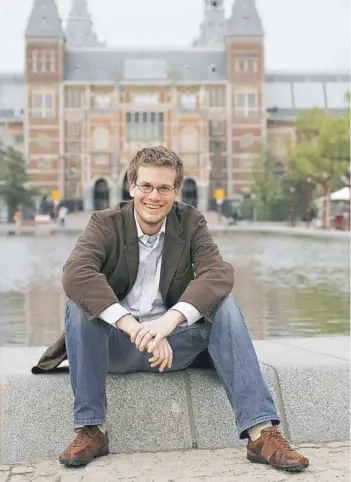  ??  ?? ►► John Green (39) vendió 45 millones de copias de Bajo la misma estrella.