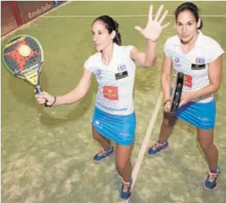  ?? DE SAN BERNARDO ?? Las hermanas Sánchez Alayeto posan para ABC