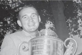  ?? AP FILES ?? Dow Finsterwal­d celebrates after winning the 1958 PGA Championsh­ip in Havertown, Pa.
