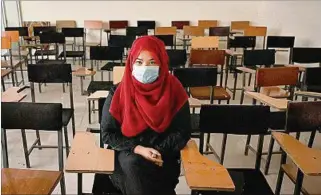  ??  ?? SEGREGACIÓ­N.
El nuevo régimen talibán no deja que hombres y mujeres compartan las aulas.