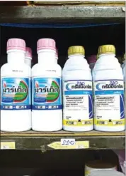  ?? ROMEO GACAD/AFP ?? Bottles of glyphosate (left) and paraquat displayed for sale at a shop in Bangkok.