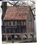  ??  ?? Boltholes: The Beckham treehouse and David Cameron’s hut