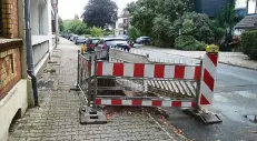  ?? FOTO: PRIVAT ?? Seit rund vier Wochen befindet sich auf dem Ulenbroich 9 bis 13 in Lintorf eine Baustelle, so RP-Leserin Martina Vogt.