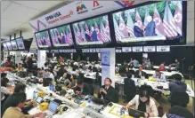  ?? DENG YONGAN / CHINA DAILY ?? TV screens show a news report about the meeting between US President Donald Trump and DPRK’s top leader Kim Jong-un at a media center for the summit, in Singapore, on Tuesday.