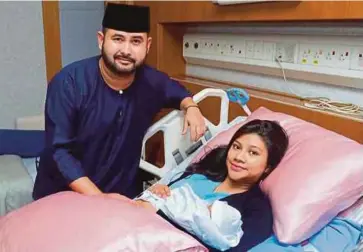  ?? PIC COURTESY OF ROYAL PRESS OFFICE ?? Tunku Mahkota Johor Tunku Ismail Sultan Ibrahim and his wife, Che’ Puan Khaleeda Bustamam, with their second child, at the royal ward of Sultanah Aminah Hospital in Johor Baru yesterday.