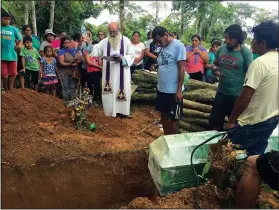  ?? The Associated Press/FRANKLIN BRICENO ?? The Rev. Pablo Zabala, better known as Padre Pablo, presides over a burial service for miner Juan Peralta at the Delta 1 cemetery in Peru’s Madre de Dios region. The 70-year-old Spanish priest tends to some of the rainforest’s most hapless souls, like...